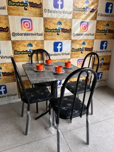 Conjunto de Mesa 4 cadeiras - Tubular