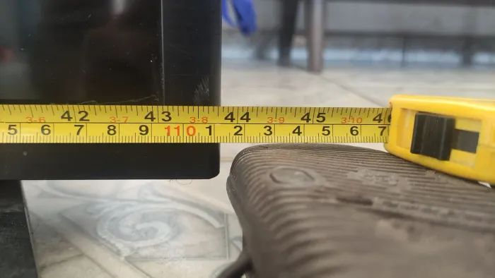 Tv Samsung 49 funcionando, tela rachada apenas para tirar peças!!