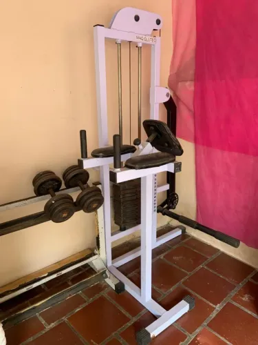 aparelhos de academia equipamentos de musculação 