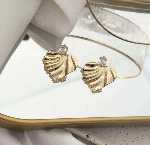 Brinco Folheado Ouro Coração com Zircônia