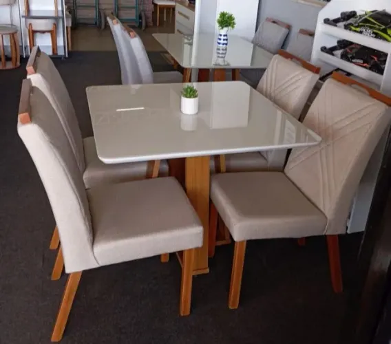 Mesa de Jantar 4  lugares com tampo de vidro 90x90