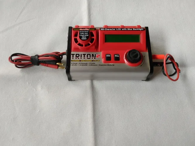 Carregador de Baterias Triton 2, para Baterias  lipon/lon, lead-aciad, nicd e nimh 