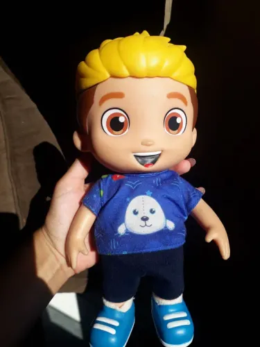 Boneco Lucas neto fala frases 