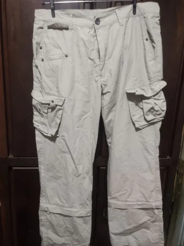 CALCA KHAKI CARGO 2 EM 1 (VIRA BERMUDÃO) TAM 44