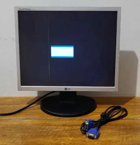 Vendo Monitor Flatron 17" LCD com Cabo VGA - Quebra Galho Top pro Dia a Dia! **Leia**