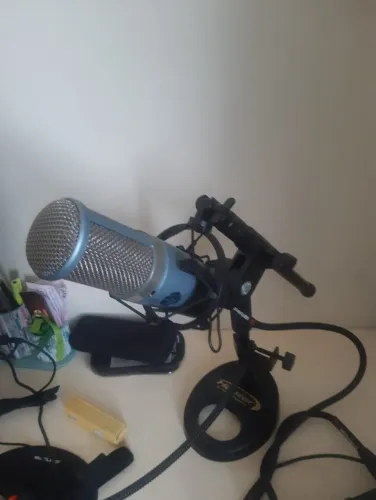 Microfone AKG Perception 420 usado, em ótimo estado