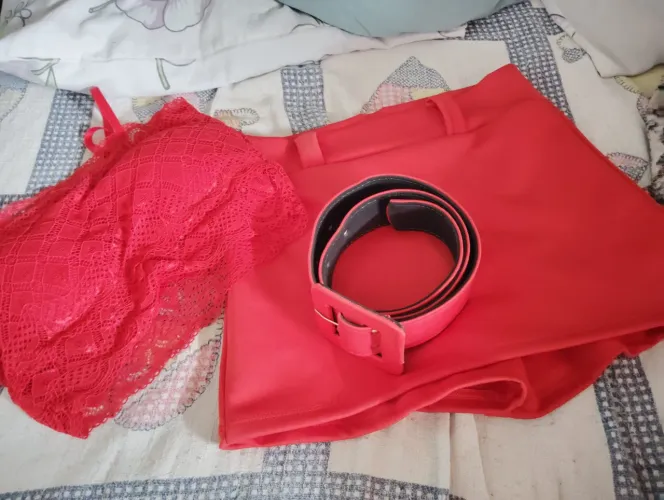 Conjunto cropped e short saia com cinto novo