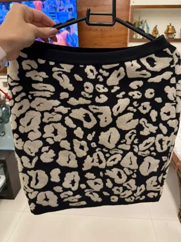 Saia Preta e Dourada de animal print