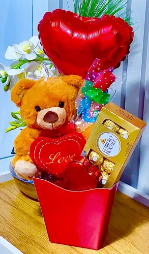 CESTINHA COM URSINHO MÉDIO E CHOCOLATES R$:149,99