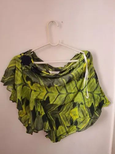 Blusa um ombro só - com aplicação em renda no ombro - agilitá