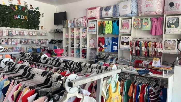 Vendo ou troca loja Roupas Infantil