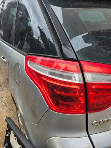 Lanterna traseira esquerda Citroen C4 picasso 2010