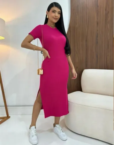 Vestidos com fenda lateral.