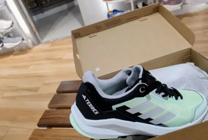 Tênis Adidas Original número 40