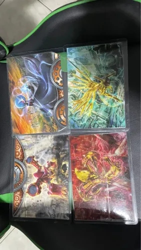 Artes de Pokémon sobre a caixa da Elite Trainer Box Steam Siege