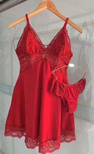 Pijamas, camisolas e conjuntos de lingerie 