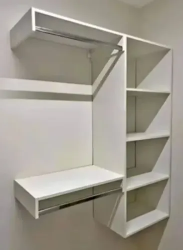 Armário Planejado Suspenso com Araras - Otimização de Espaço!