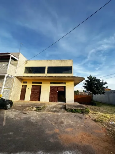 PRÉDIO NA QUADRA 43 GAMA LESTE - 2 LOJAS E CASA + APTO