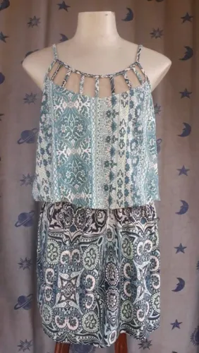 Vestido Simple Decote em Tule Transparência Artesanal - Tamanhos P e M