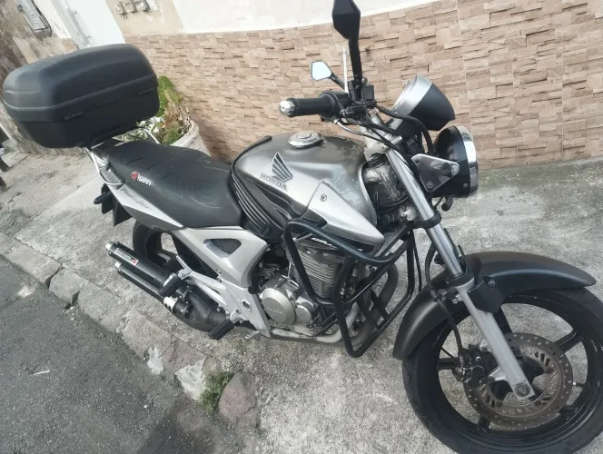 Twister extra pra pegar e andar,toda revisada e em dia moto de garagem.