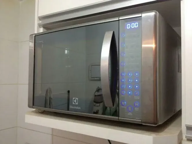 Microondas Electrolux Blue Touch Espelhado MEC41 c/ Grill - 31 L - Inox