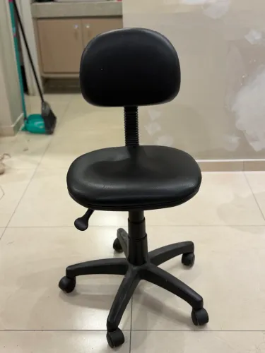 Cadeira escritório em perfeito estado 