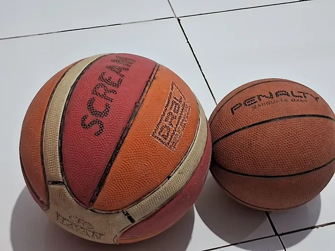 2 bolas de basquete