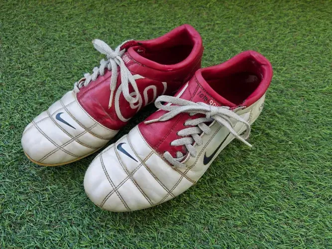 Chuteira Nike Total 90 III - Relíquia Vintage (Anos 2000) - Tamanho 42