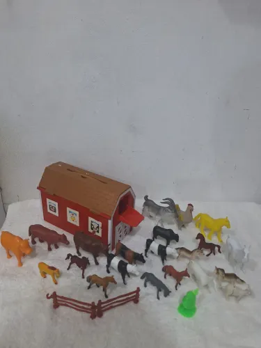 Fazenda de brinquedo e animais