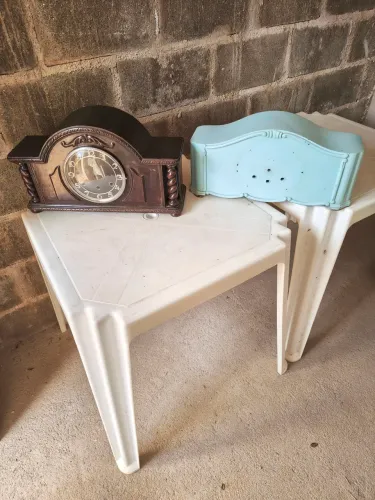 Duas caixas para relógios de mesa
