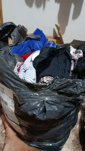 Lote de roupas usadas