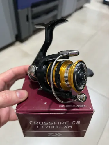 Molinete - Daiwa Crossfire 2000 XH