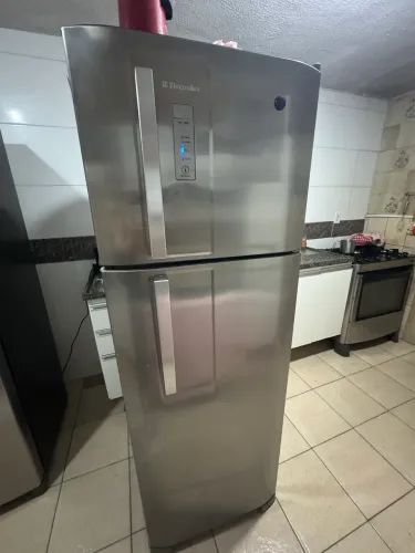 VENDO GELADEIRA ELECTROLUX INOX