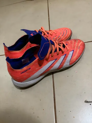 Chuteira Adidas Predator Society