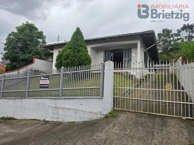 Casa à venda em Bom Retiro Joinville, 3 quartos, 250m², R$1.100.000