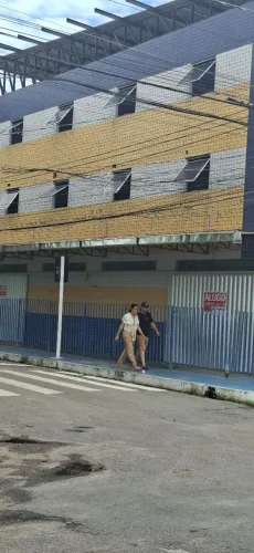 Alugo ponto comercial térreo.
