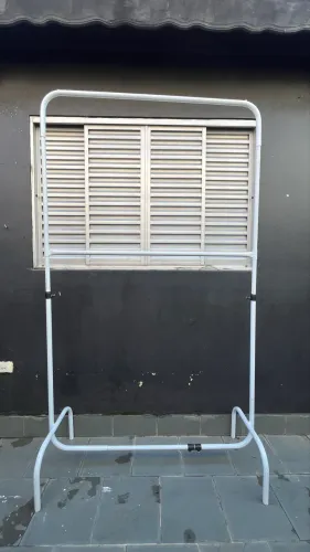 Arara de Roupas/Expositor de Roupas (Negociável)