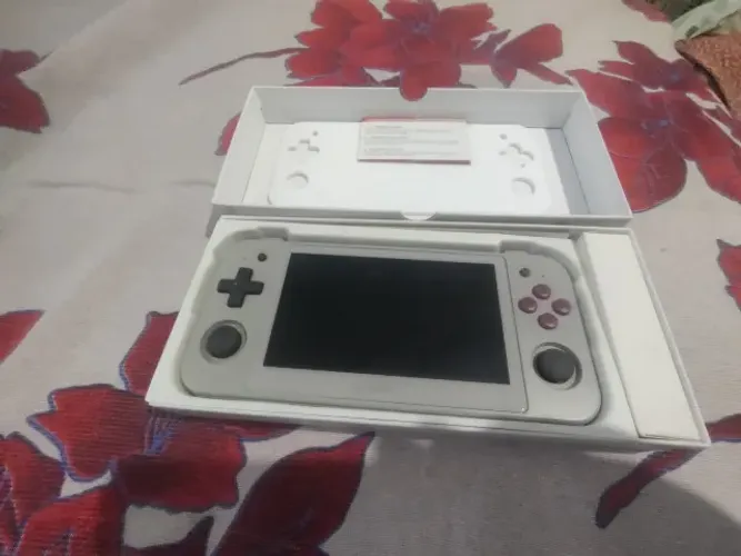 Vendo console portatil (anbernic rg 505)