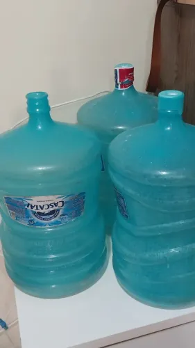 3 galões de água Cascataí vazios