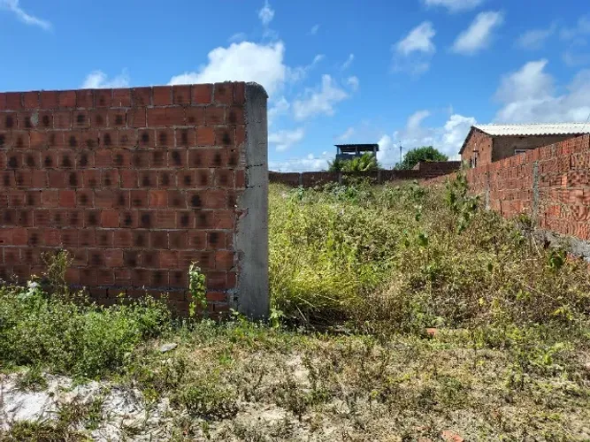Vendo ou troco por veículo terreno com 360m2 na praia de ponta de pedras - PE