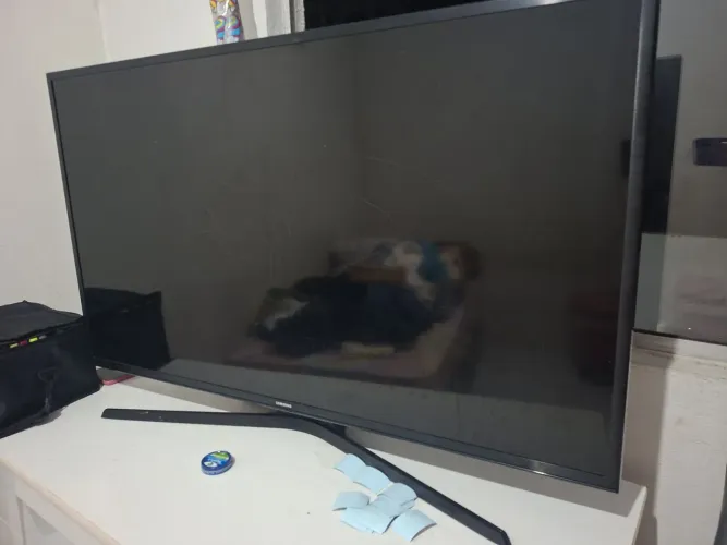 Tv Samsung 43" 4k UHD COM DEFEITO 