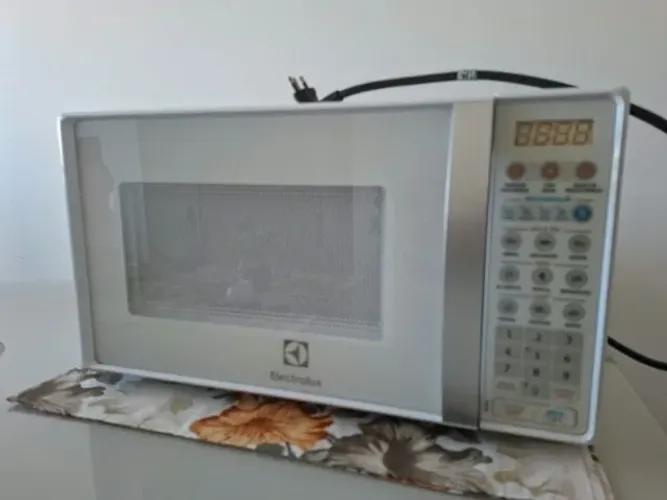 Forno de Micro-ondas Electrolux MTO30 - 20L - Branco