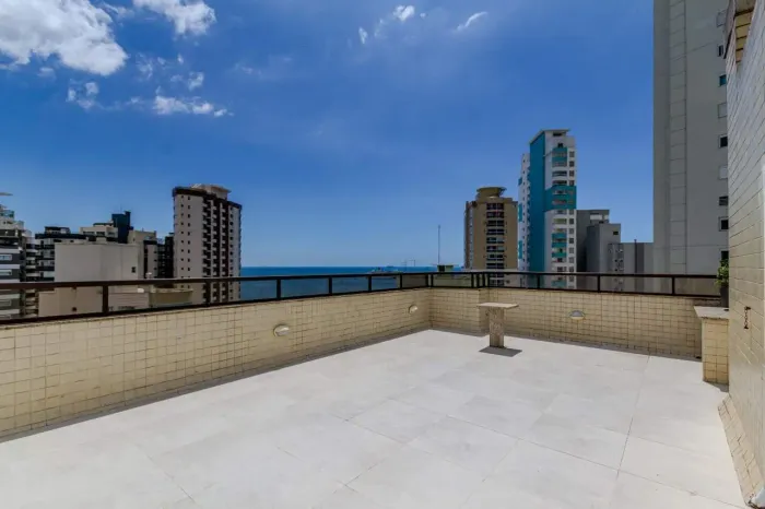 Cobertura Duplex à venda no Centro em Balneário Camboriú.