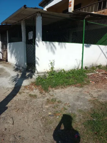 Aluga-se para depósito.