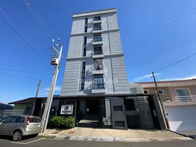 Apartamento com 3 Dormitórios, Suíte e 2 Vagas de Garagem!