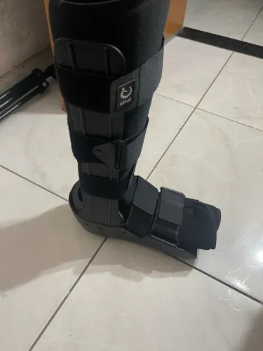 Vendo bota ortopédica 