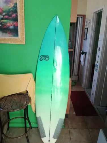 Prancha de Surf 5.10 epox 26 litros.. 19 de meio 2,25 de espessura.. Prancha sem moça
