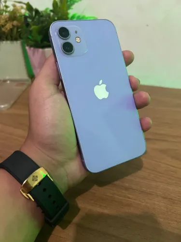 iPhone 12 roxo