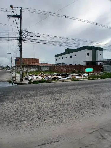 Vendo terreno de Esquina Medindo 15 de frente por 24 de fundos