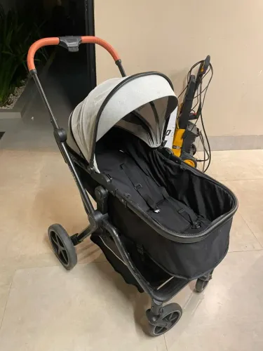 Carrinho Kiddo com Moises, Bebê Conforto e Base